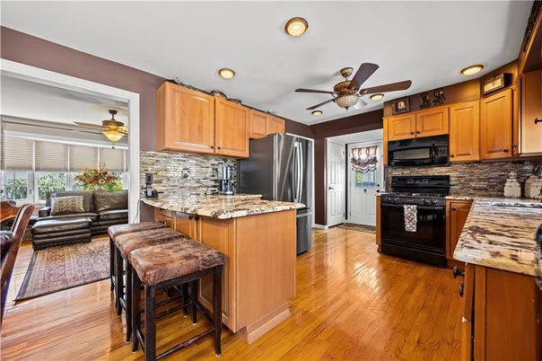 Interior, Kitchen, Living room, Recessed Lighting, Wood Texture Flooring
