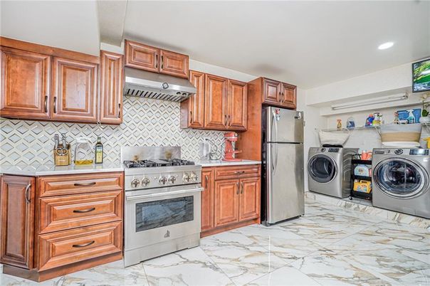 Interior, Kitchen, Marble, Recessed Lighting, Washer