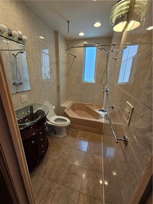 Bathroom, Interior, Recessed Lighting