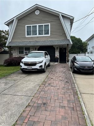 Attached, Exterior, Facade, Brick Facade, American Craftsman