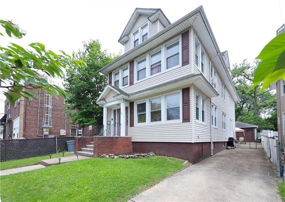 Exterior, Facade, Brick Facade, Queen Anne Victorian