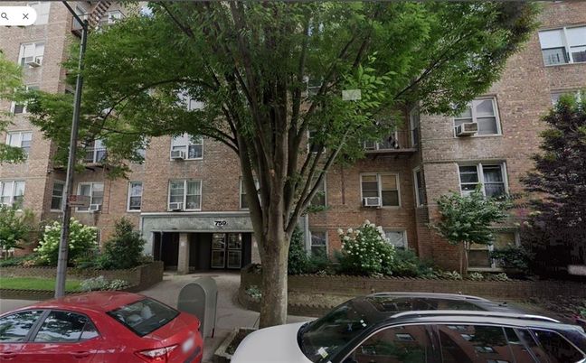 Exterior, Facade, Brick Facade, Rowhouse
