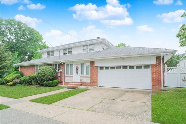 Attached, Exterior, Facade, Brick Facade, American Foursquare