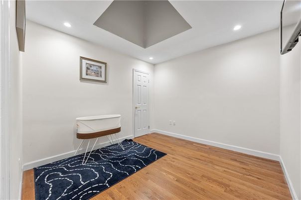 Interior, Recessed Lighting, Wood Texture Flooring