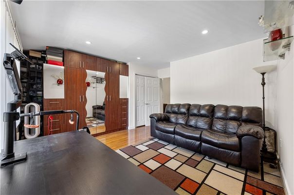 Fitness Equipment, Interior, Recessed Lighting, Wood Texture Flooring