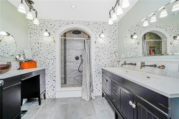 Bathroom, Dual Sink Vanities, Interior, Recessed Lighting