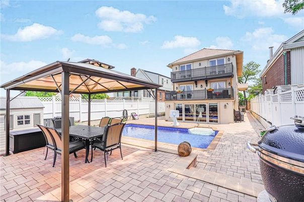 Exterior, Pool