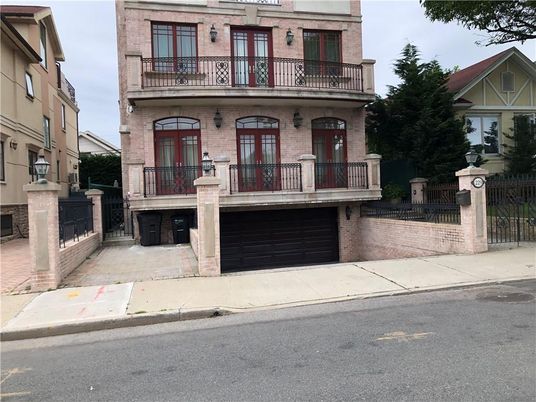 Attached, Exterior, Facade, Brick Facade, Rowhouse