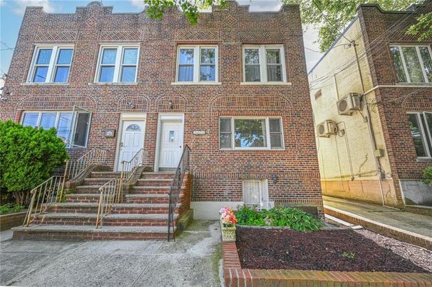 Exterior, Facade, Brick Facade, Rowhouse