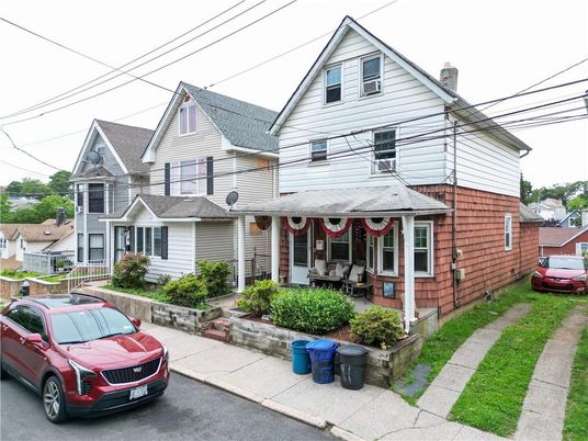Exterior, Facade, Queen Anne Victorian