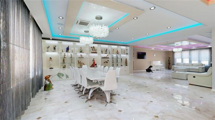 Chandelier, Dining room, Interior, Living room, Marble, Recessed Lighting