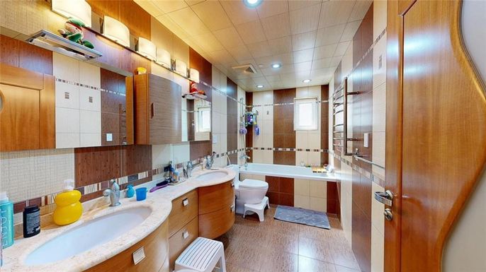 Bathroom, Dual Sink Vanities, Interior, Recessed Lighting
