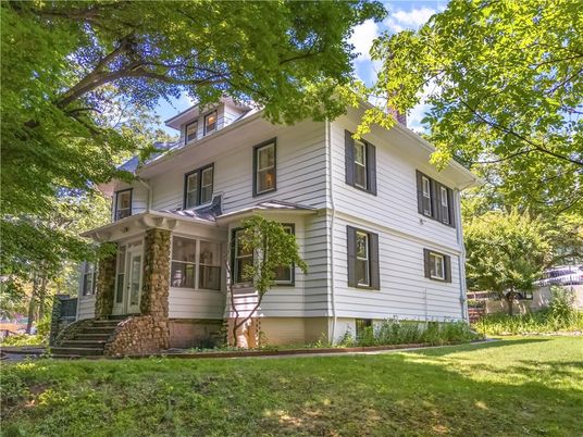 Exterior, Facade, American Foursquare