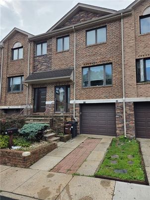 Attached, Exterior, Facade, Brick Facade, Rowhouse
