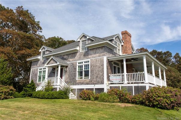 Exterior, Facade, Queen Anne Victorian
