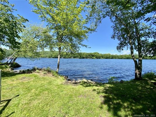 Exterior, Lake