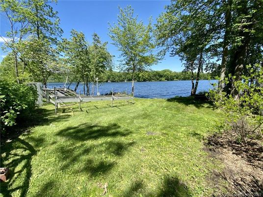 Exterior, Lake