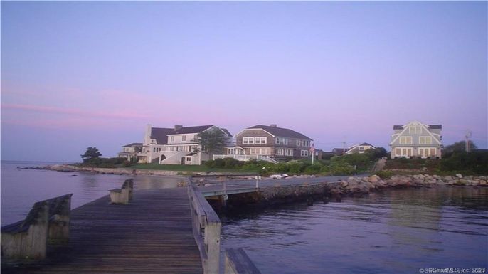 Exterior, Lake