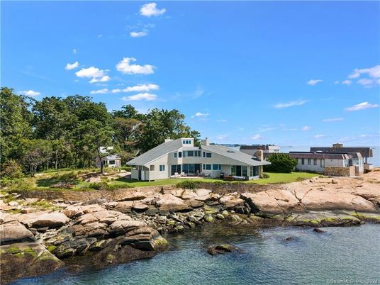 Exterior, Lake