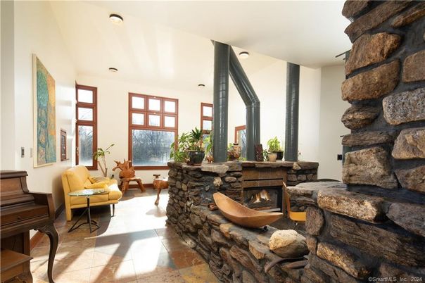 Fireplace, Interior, Living room, Piano, Recessed Lighting