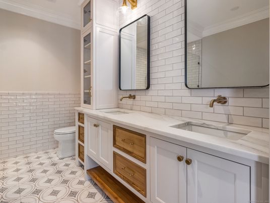 Bathroom, Dual Sink Vanities, Interior