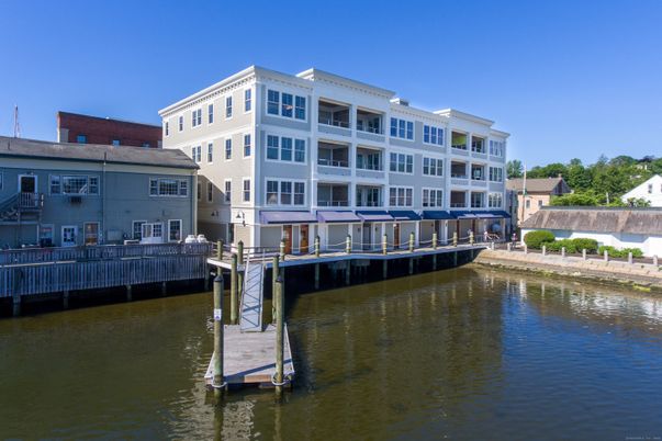Exterior, Lake
