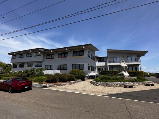 Exterior, Facade, Modern