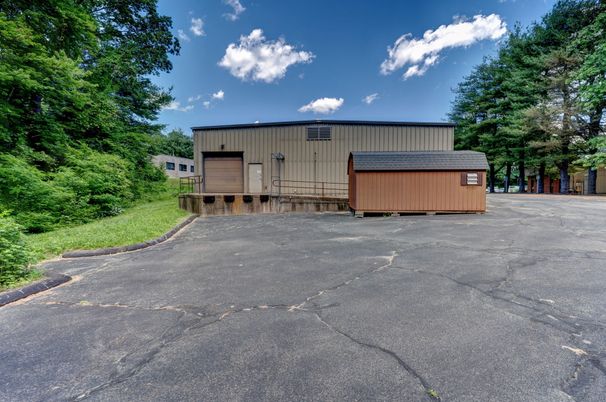 Detached Garage, Exterior, Hot Tub