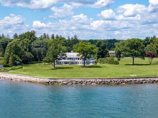 Exterior, Lake