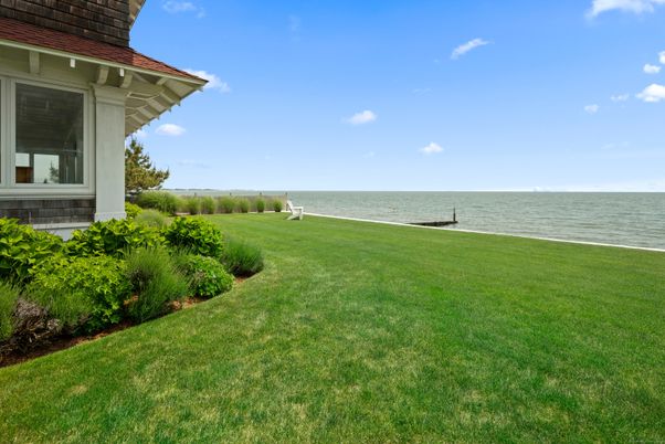 Exterior, Lake