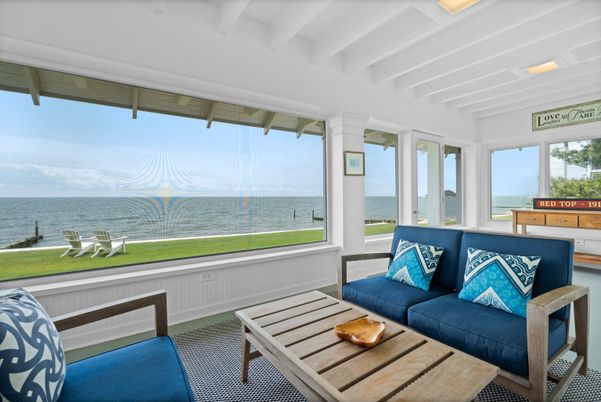 Interior, Living room, Water