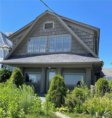 Exterior, Facade, Queen Anne Victorian