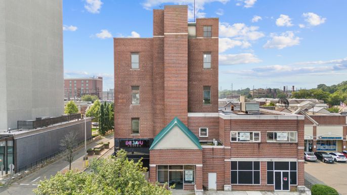 Exterior, Facade, Rowhouse