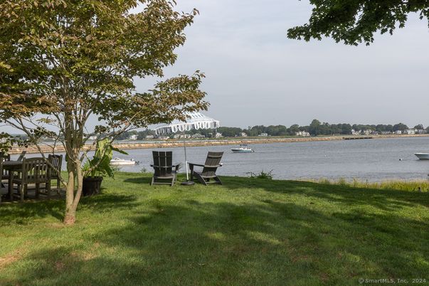 Exterior, Lake