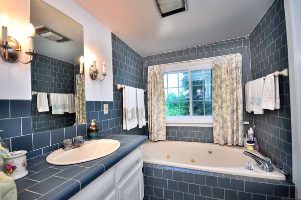 Bathroom, Interior, Tile Countertops