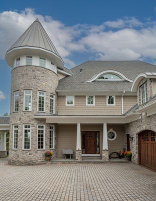 Attached, Exterior, Facade, Queen Anne Victorian