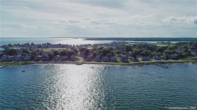 Exterior, Lake