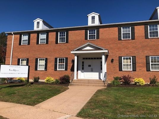 Exterior, Facade, Brick Facade, Georgian