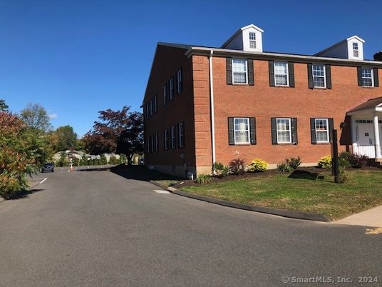 Exterior, Facade, Brick Facade, Georgian