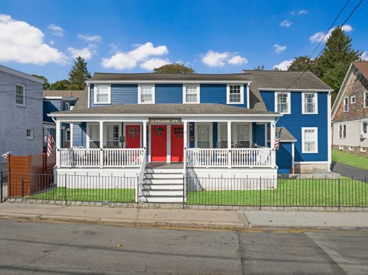 Exterior, Facade, American Foursquare