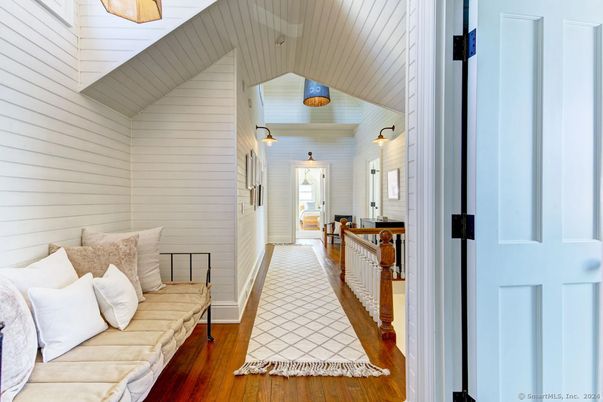 Interior, Pendant Lights, Wood Texture Flooring