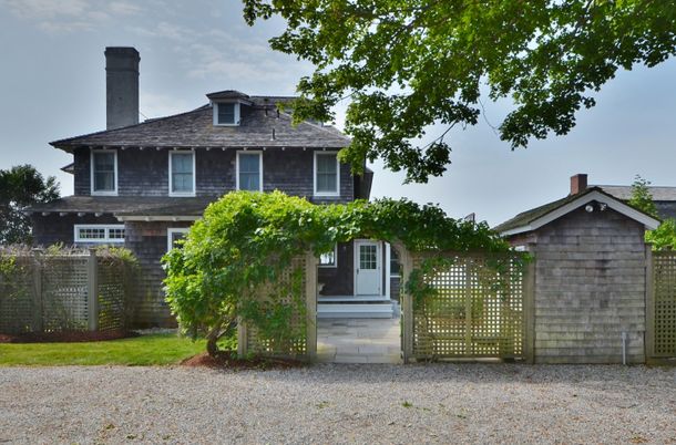 Exterior, Facade, American Foursquare