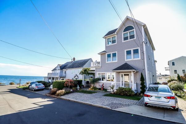 Exterior, Facade, Water, Queen Anne Victorian