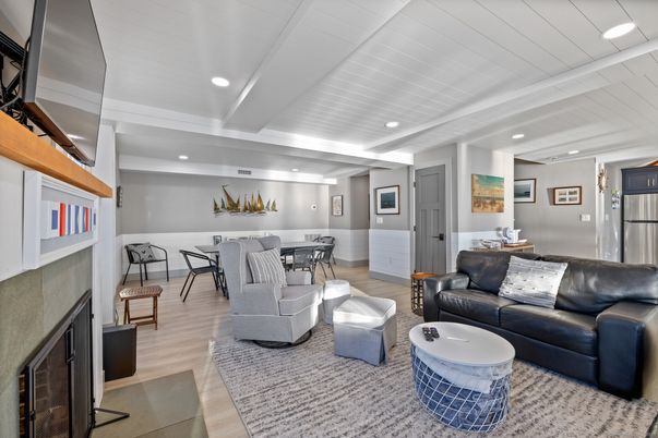 Dining room, Interior, Living room, Recessed Lighting, Wood Texture Flooring