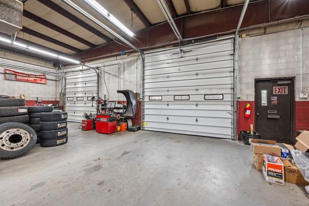Garage, Interior