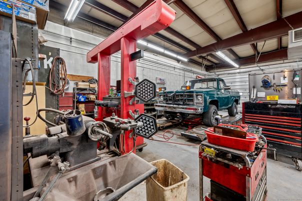 Garage, Interior