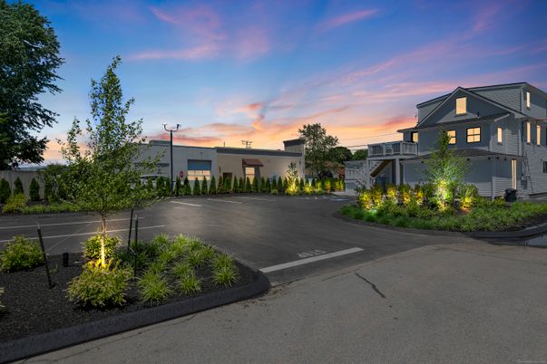 Exterior, Facade, Modern