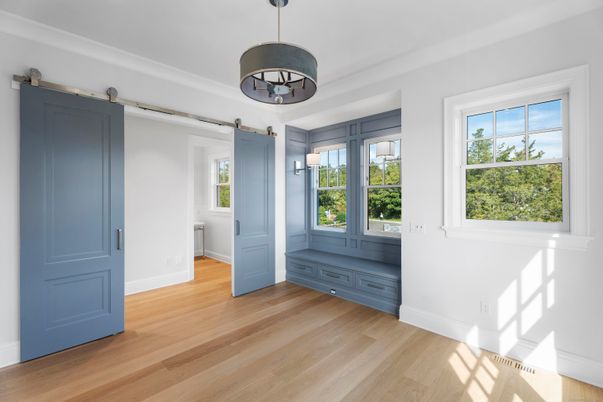 Empty room, Interior, Pendant Lights, Wood Texture Flooring