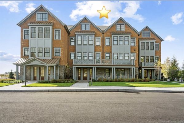 Exterior, Facade, Brick Facade, Rowhouse