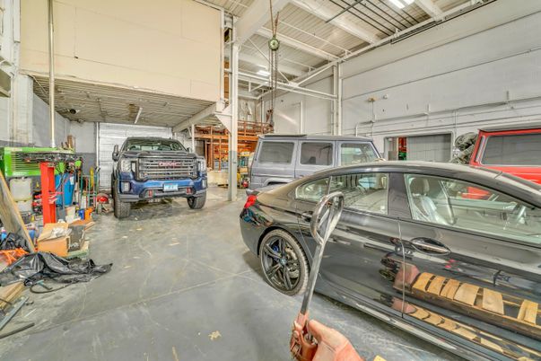 Garage, Interior